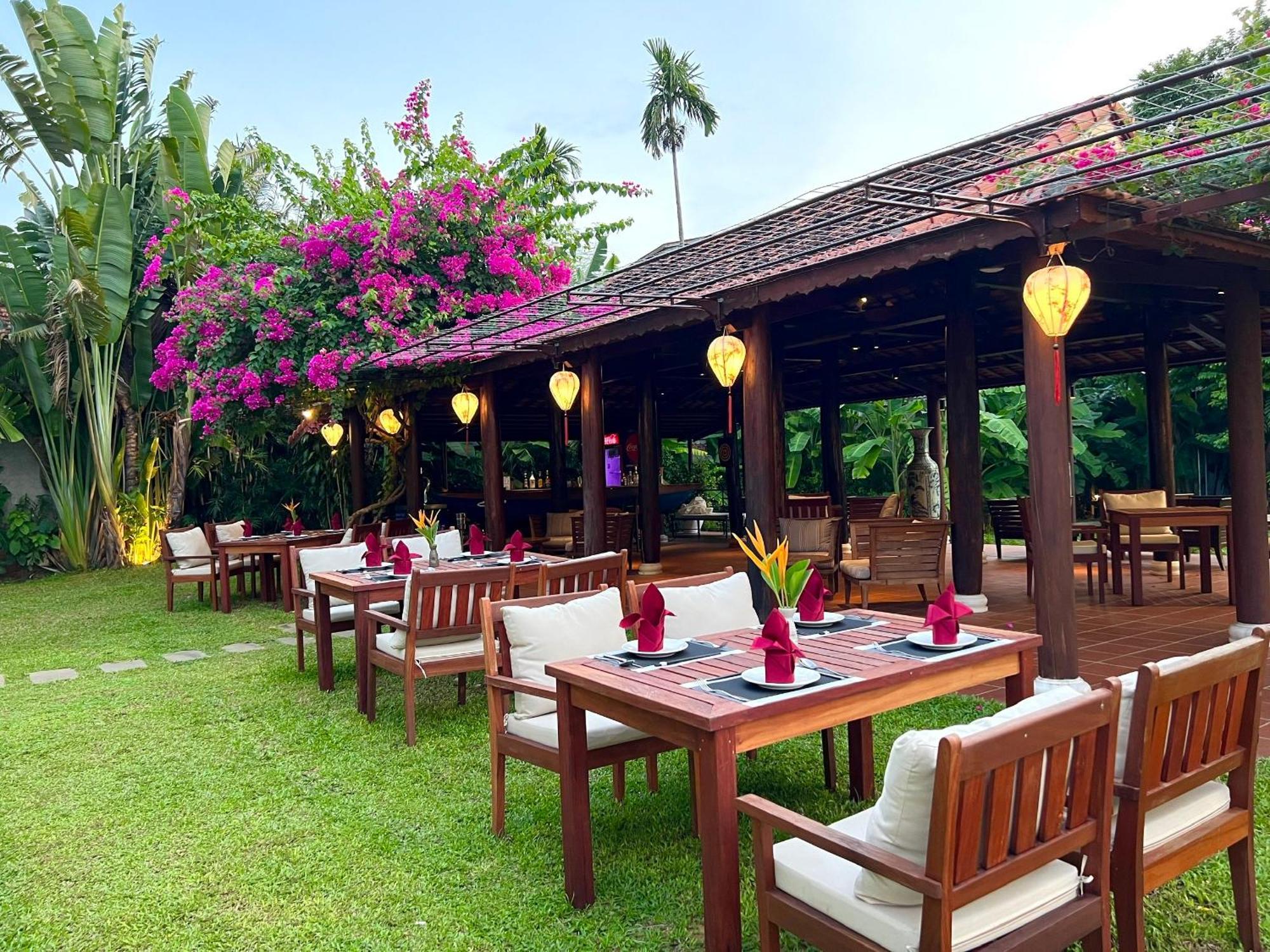 Rivertown Hoi An Resort & Spa Exterior foto The restaurant at the resort