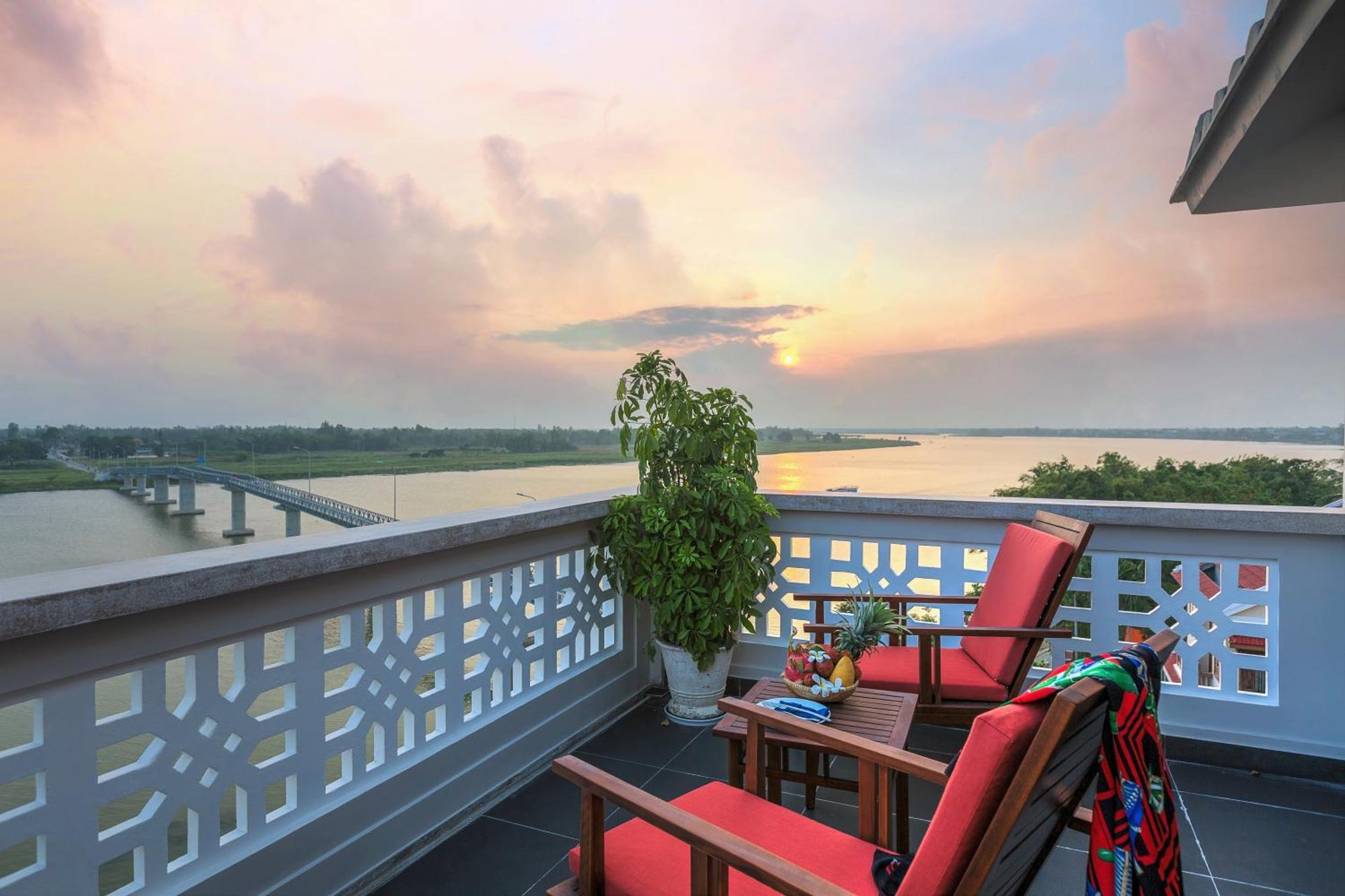 Rivertown Hoi An Resort & Spa Exterior foto View of the River from the Hotel