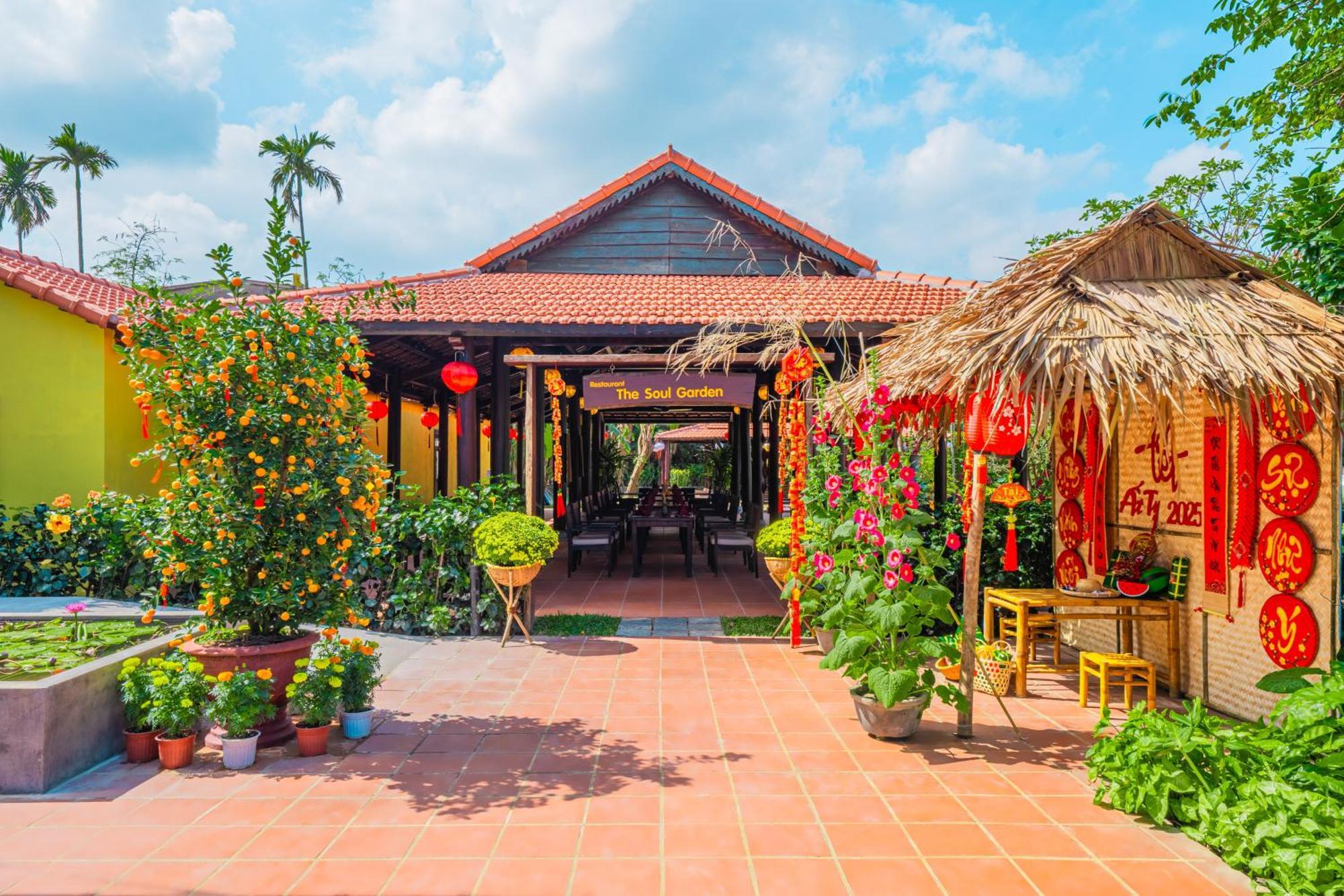 Rivertown Hoi An Resort & Spa Exterior foto The main entrance of the museum